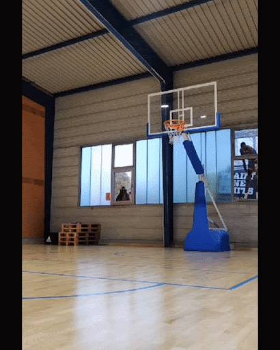 Jakub Dvořák dunking it